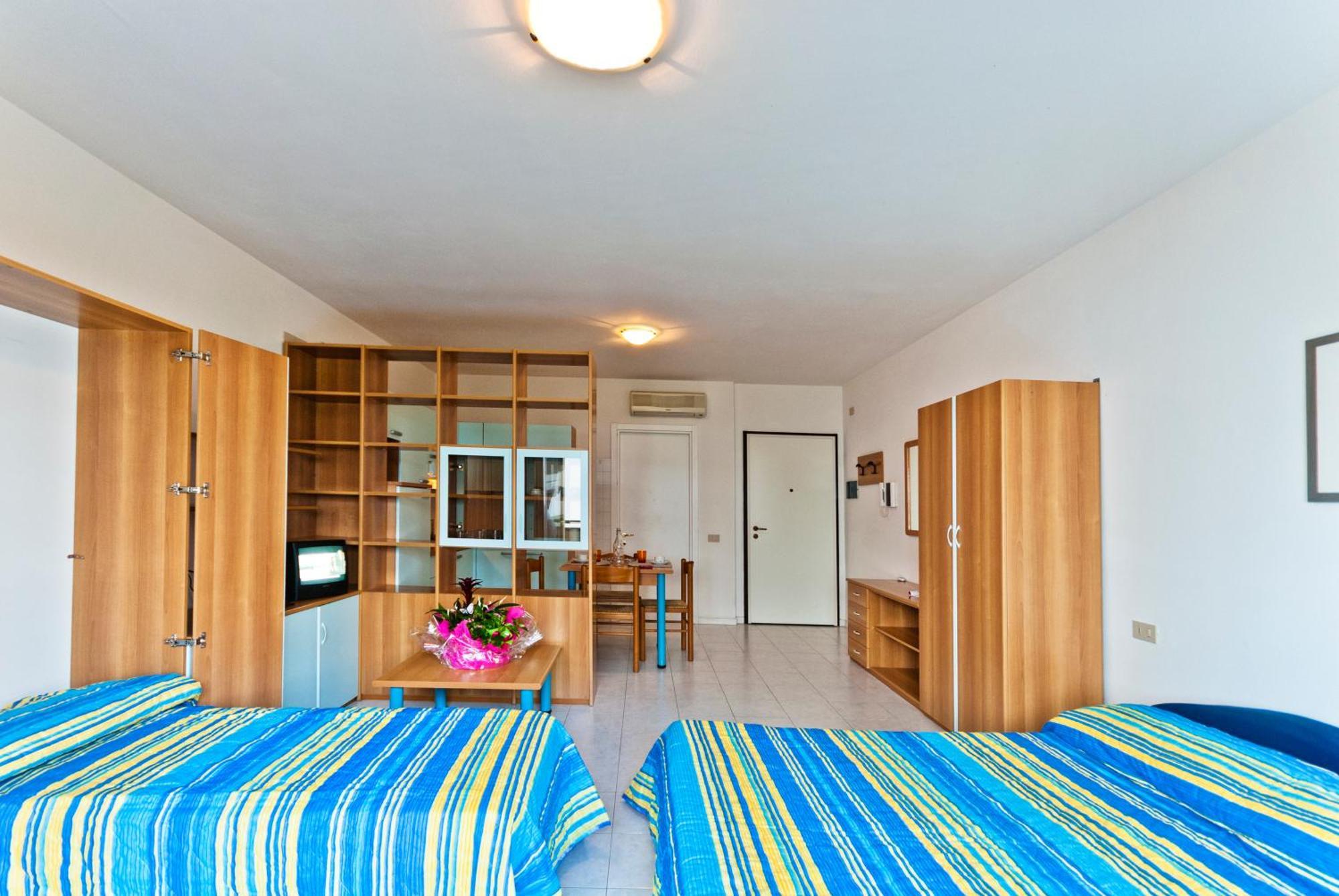 Residence Cristoforo Colombo Caorle Buitenkant foto