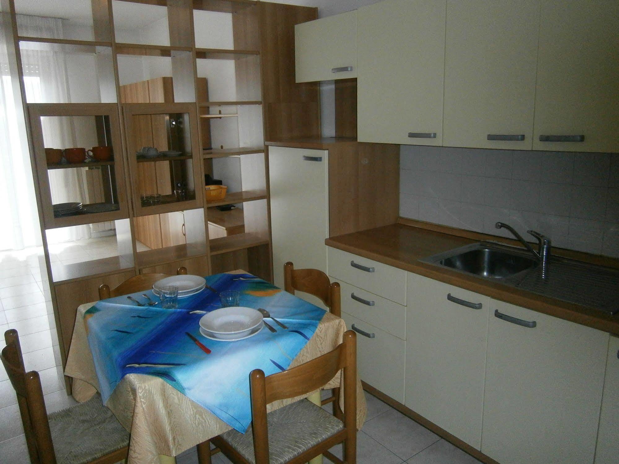Residence Cristoforo Colombo Caorle Buitenkant foto
